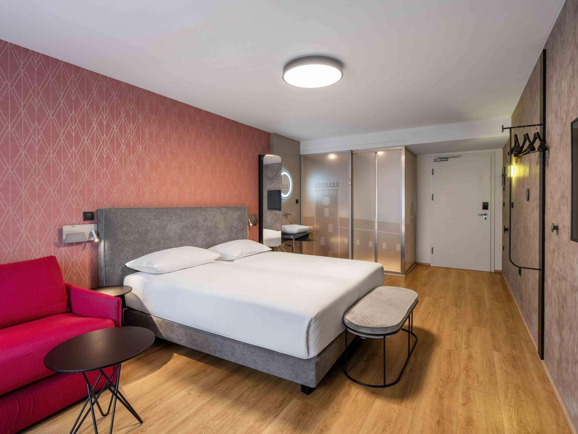 Ibis Styles Ljubljana Centre Hotel Bagian luar foto