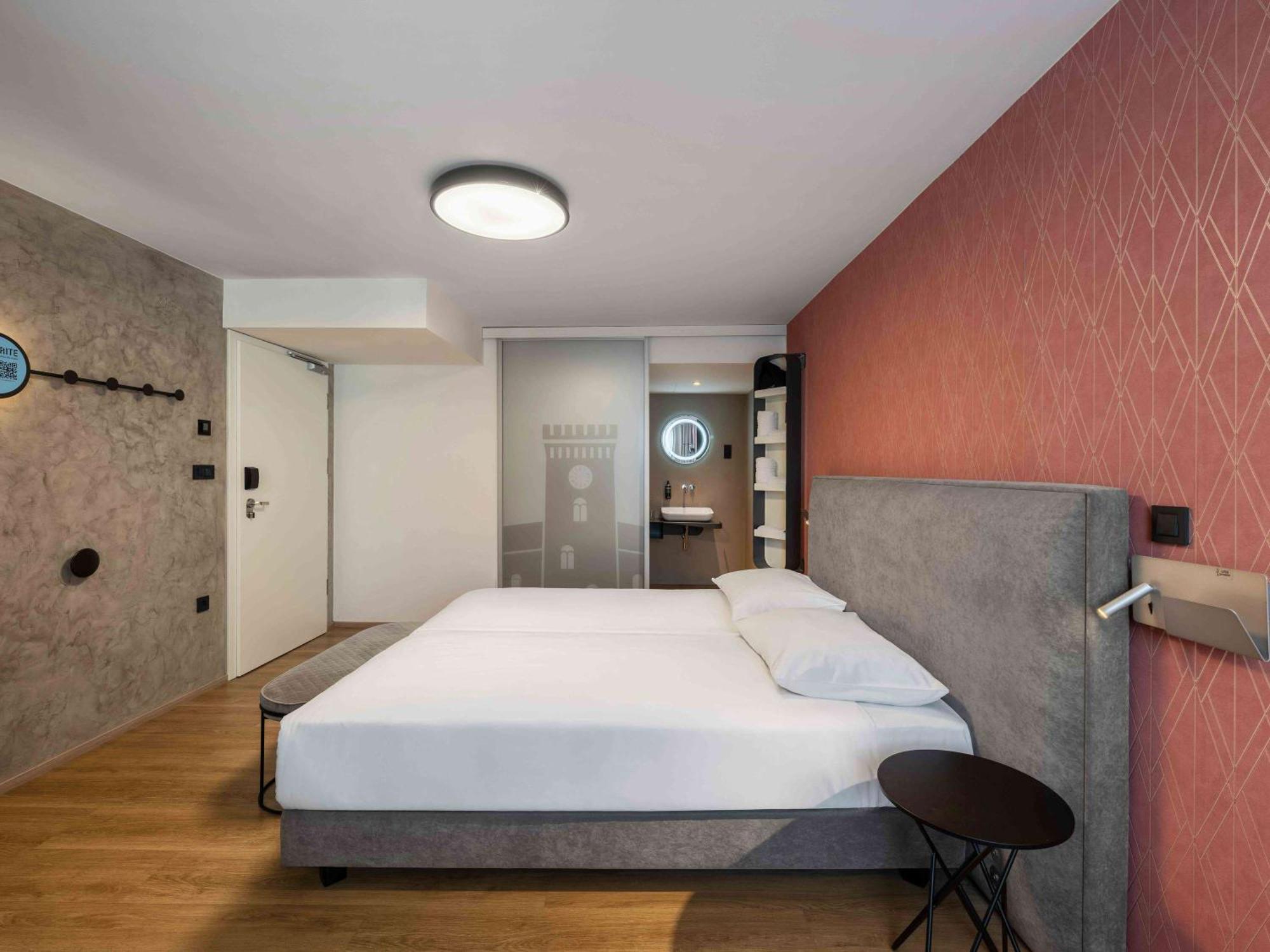 Ibis Styles Ljubljana Centre Hotel Bagian luar foto
