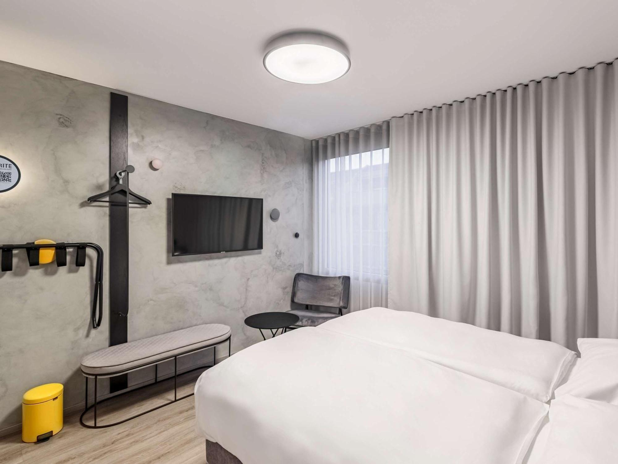 Ibis Styles Ljubljana Centre Hotel Bagian luar foto