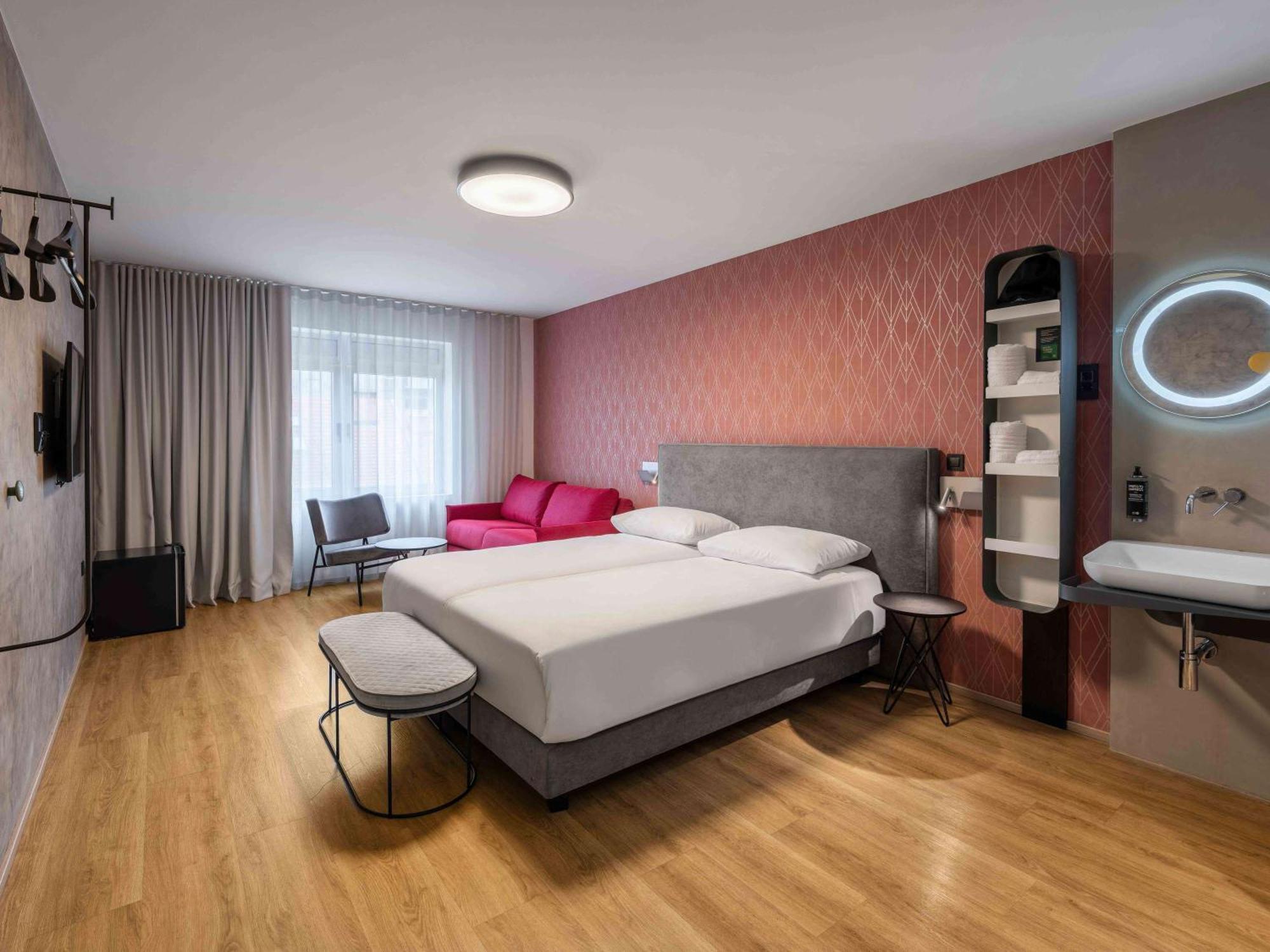 Ibis Styles Ljubljana Centre Hotel Bagian luar foto