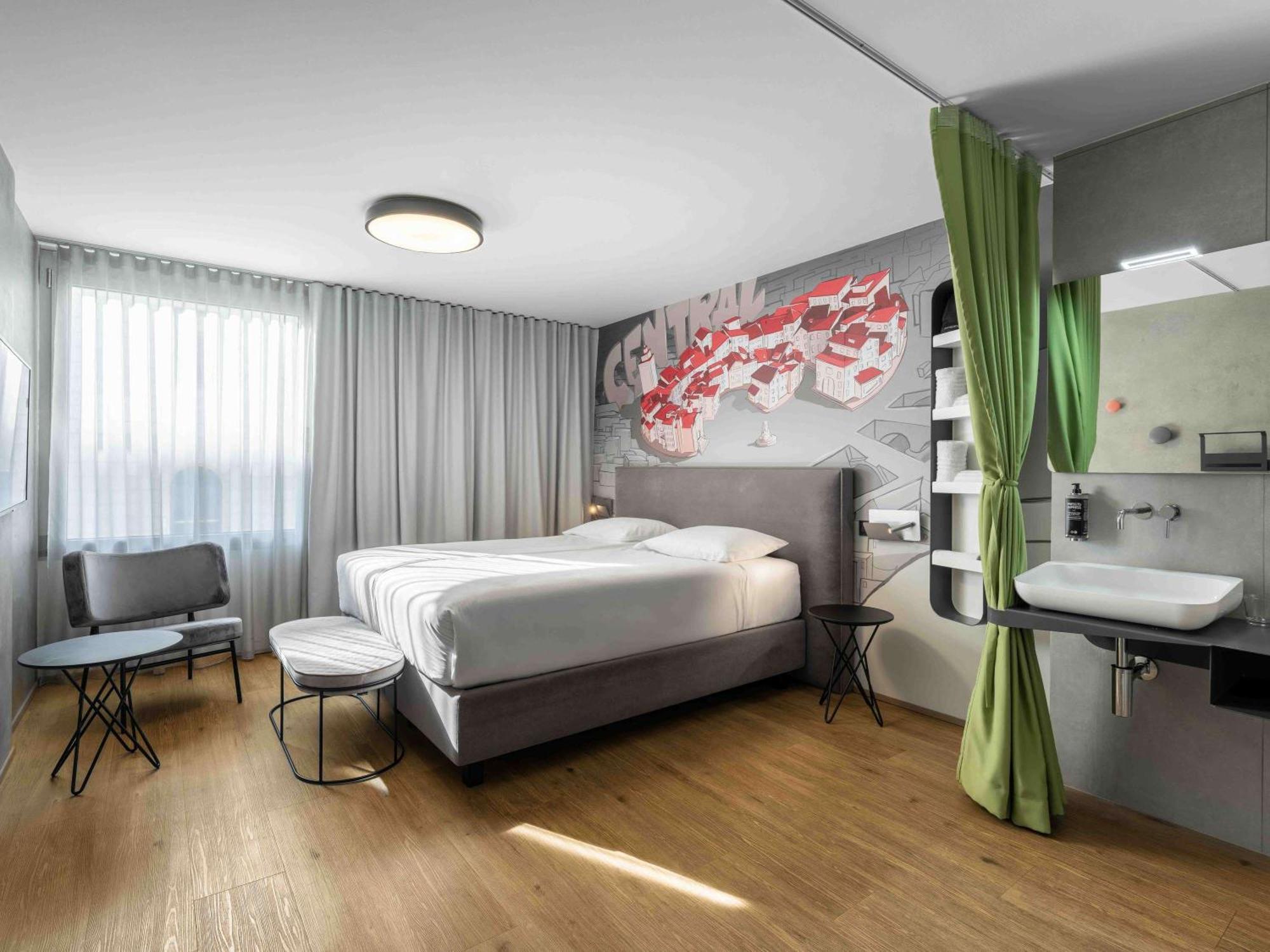 Ibis Styles Ljubljana Centre Hotel Bagian luar foto