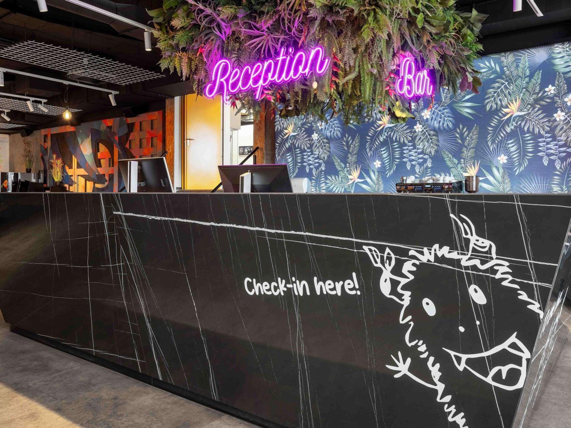 Ibis Styles Ljubljana Centre Hotel Bagian luar foto