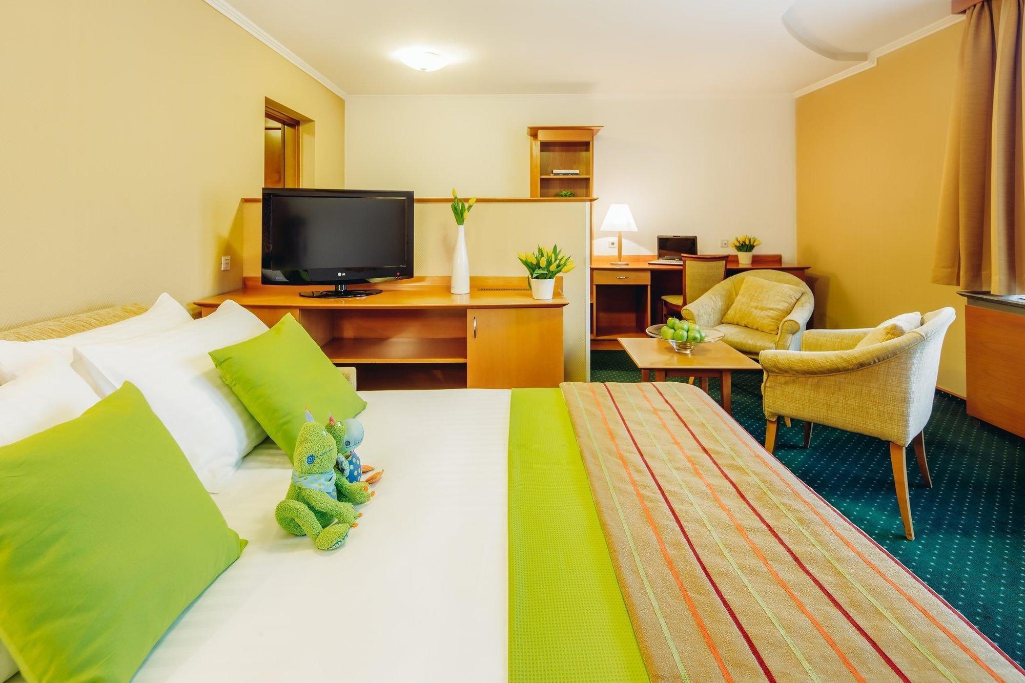 Ibis Styles Ljubljana Centre Hotel Bagian luar foto